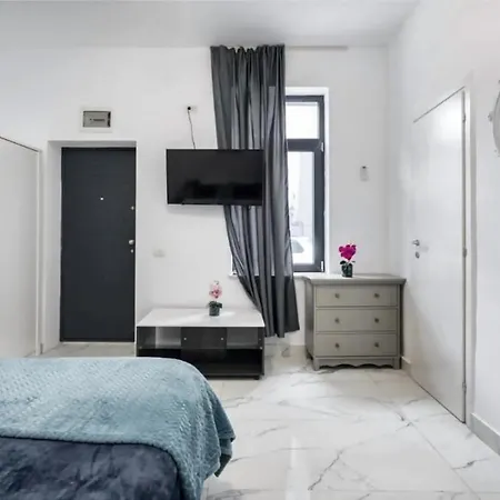 Charming In A Historic Courtyard *