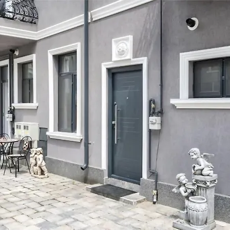 Charming In A Historic Courtyard 公寓